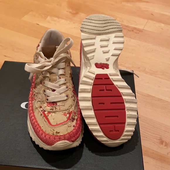 Shoes - Picture 6 of 7